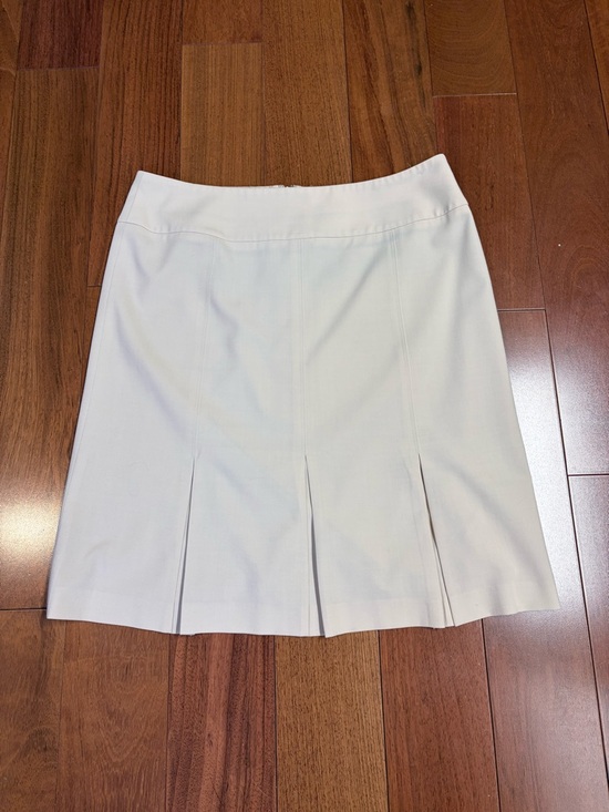 Jones New York Dresses & Skirts - Jones New York Cream A-Line Skirt with Pleats Size 14
